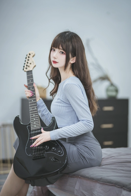 吉他妹妹 - 封疆疆v
